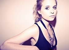 Kyla La Grange UK Tour + New Video: Vampire Smile